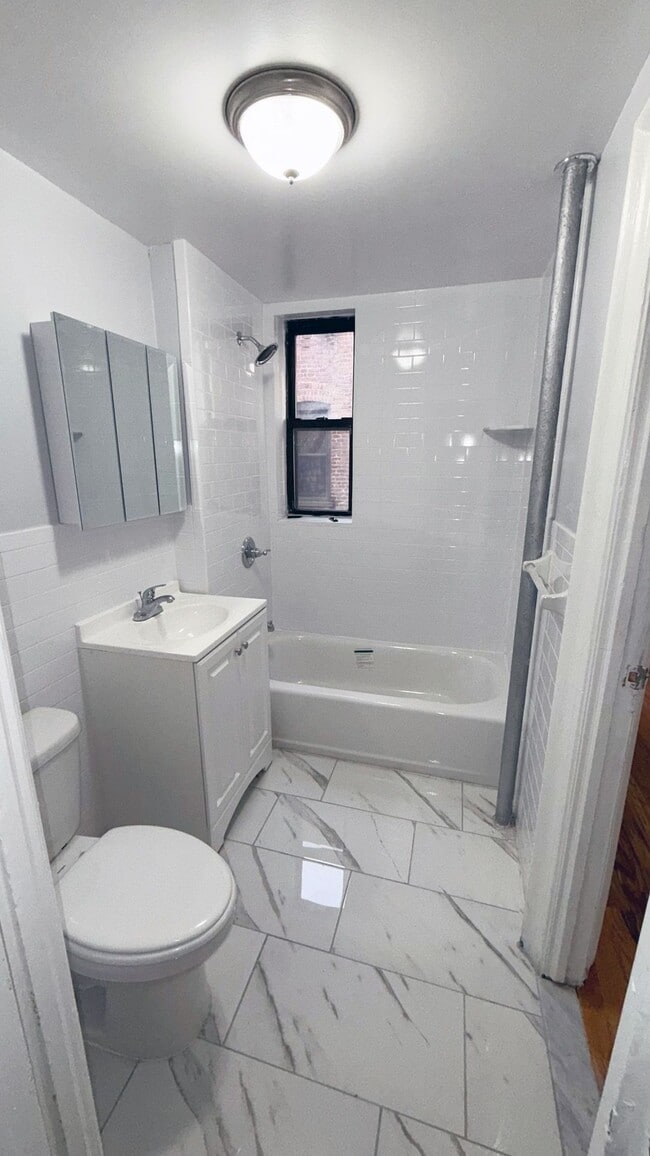 Building Photo - 2685 - Highland Arms Apartments