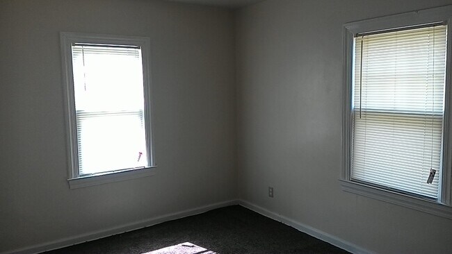 Building Photo - DAYTON, OH - SINGLE HOME - 2 BED, 1 BATH - $825