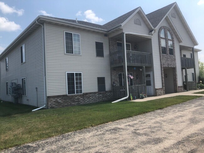 Building Photo - Parkside Village Apartment Homes in Mayville, WI