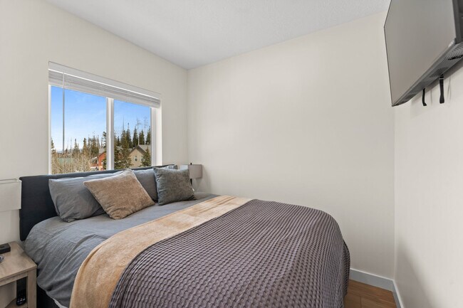 Building Photo - 220 Circle Dr