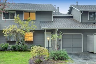 Building Photo - 2Bd/1.5Ba Kirkland Townhome