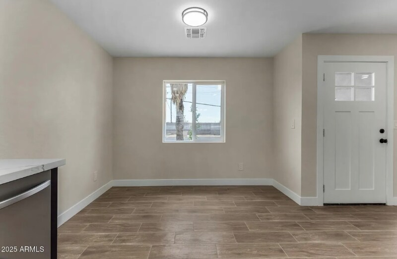 Building Photo - 1009 S 17th Ave