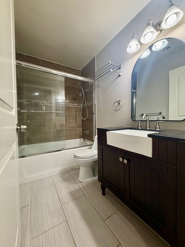 Building Photo - Charming 1 Bedroom, 1 bath condo in the heart of Irvine