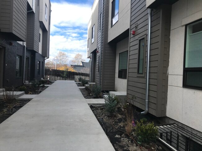 Building Photo - 6982 S Brookhill Dr