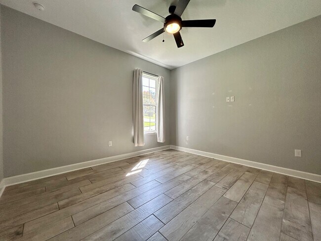 Building Photo - 1027 Campbell Ave