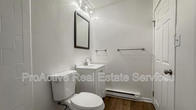 Building Photo - 3027 Peronne Ave