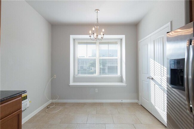 Building Photo - 1620 Bryant Dr