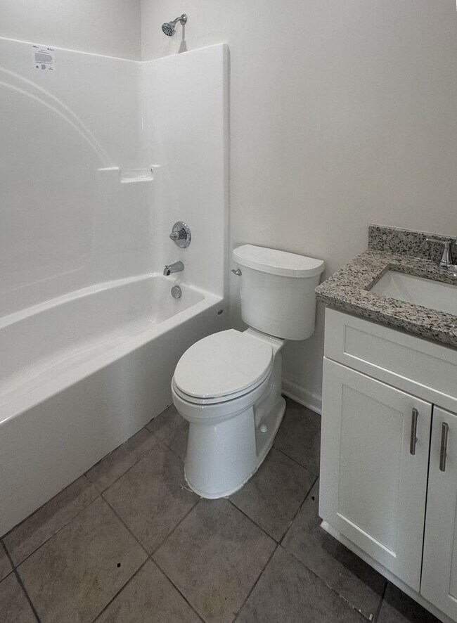 Building Photo - Recently Renovated 2 Bedroom 1 Bath Apartments for Rent!