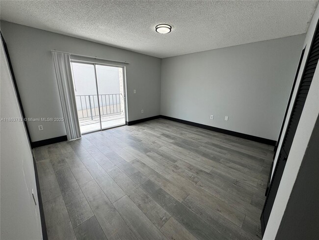 Building Photo - 3300 S Dixie Hwy