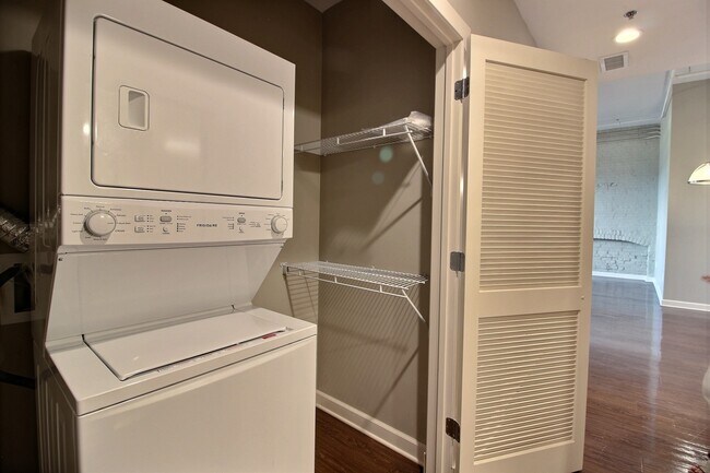 Building Photo - 2220 Superior Via