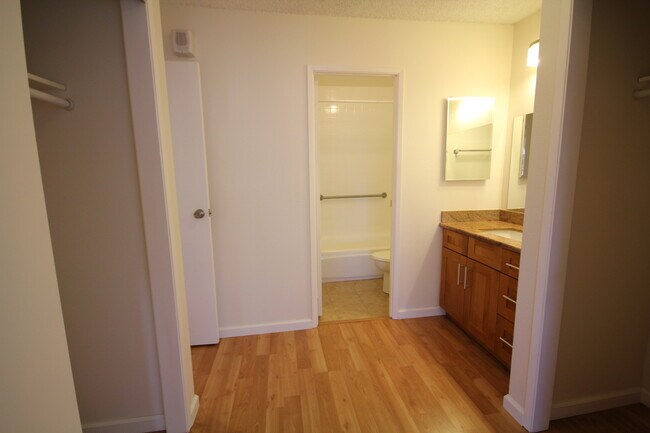 Building Photo - Kukui Plaza - Ewa Tower -1 Bedroom, 1 Bathroom, 1 Parking !