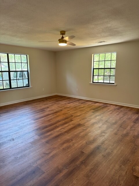 Spacious Master with plenty of natural light - 212 Scotchpine Dr