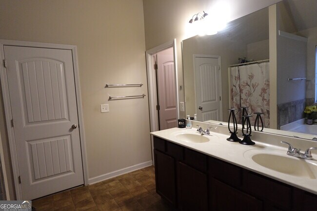 Building Photo - 9775 Ivey Ridge Cir