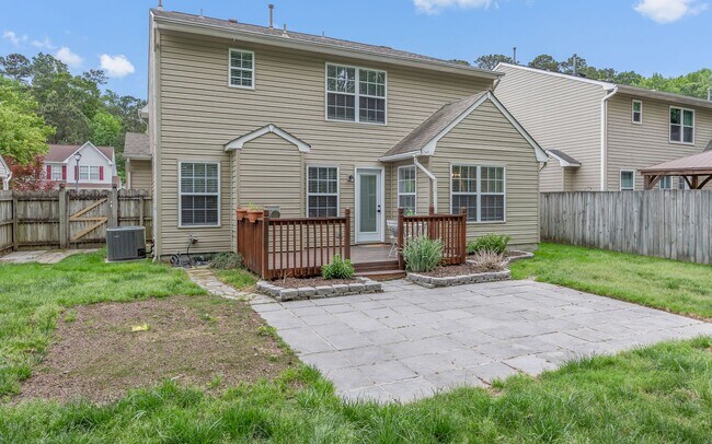 Building Photo - READY NOW!! 4-Bedroom Home w/Attached Garage! Pet Friendly - Fenced Backyard - MUST SEE!