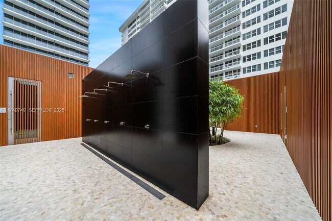 Building Photo - 2000 S Ocean Dr