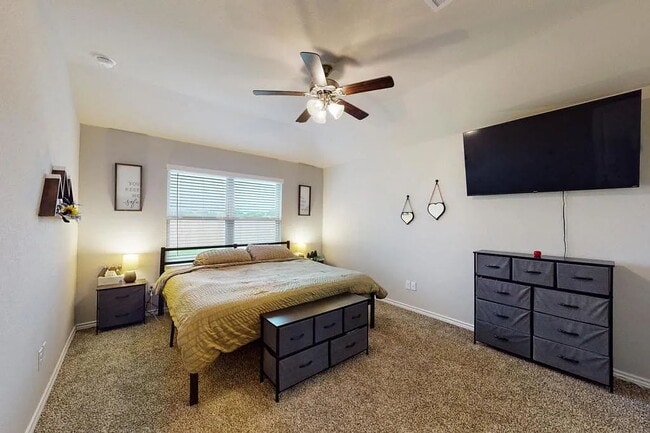 Building Photo - 3Bedroom, 2Bath, commuity pool access and side walk community in Pleasant Hill North Bryan off 2818