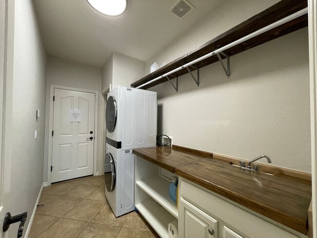 Building Photo - Elegant Pradera Retreat – Where Luxury Mee...
