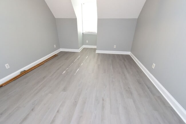 Building Photo - 3924 Hampton Dr