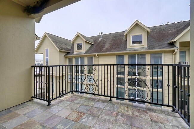 Building Photo - 906 Fowler St