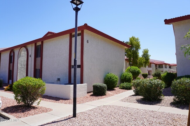 Building Photo - 10610 S 48th St