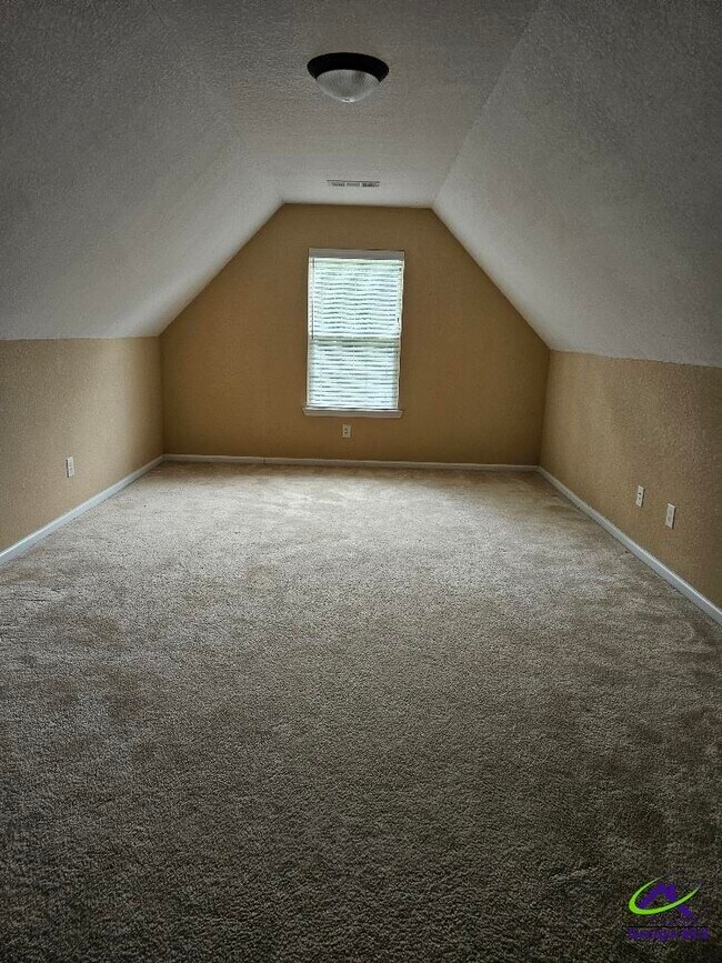 Building Photo - 204 Bridgehampton Way