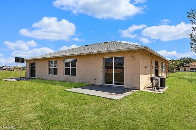 Building Photo - 2130 NE 8th Pl