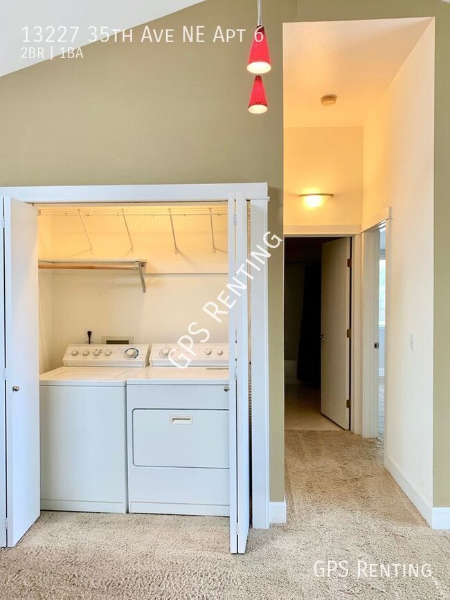 Building Photo - Top floor Condo filled with light