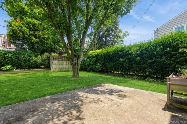 Building Photo - 212 Fernwood Terrace