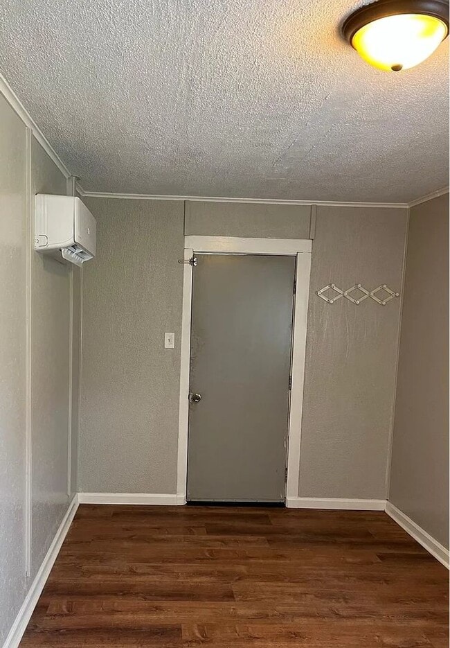 Building Photo - 1BR 1BA House Bristol VA 5 min from Casino