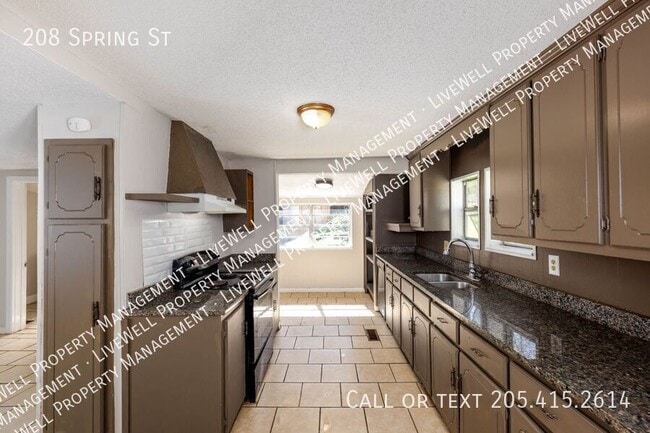 Building Photo - 208 Spring St