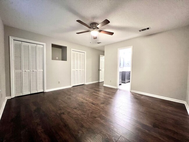 Building Photo - AVAILABLE JUNE [NO PETS PERMITTED]