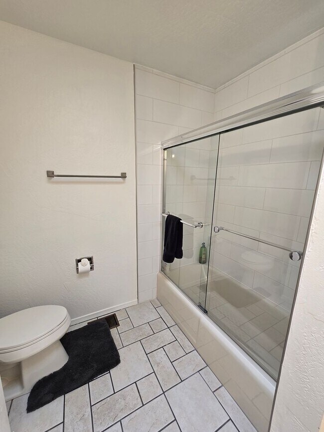 Building Photo - 2269RR-Upper Level