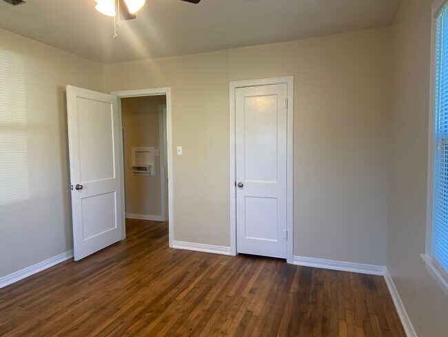 Building Photo - REFRESHED 2 BEDROOM, 1 BATH BELTON ISD