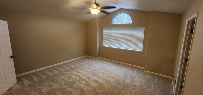 Building Photo - Spacious 4-Bedroom, 3-Bath Home for Rent in Elk Grove!