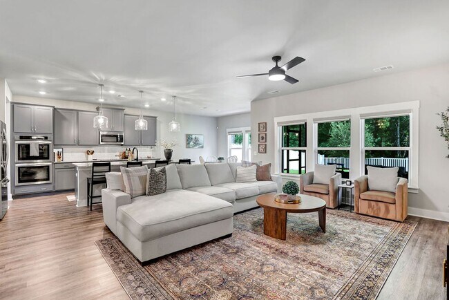Building Photo - Spacious 4 bedroom 3 bath home with loft