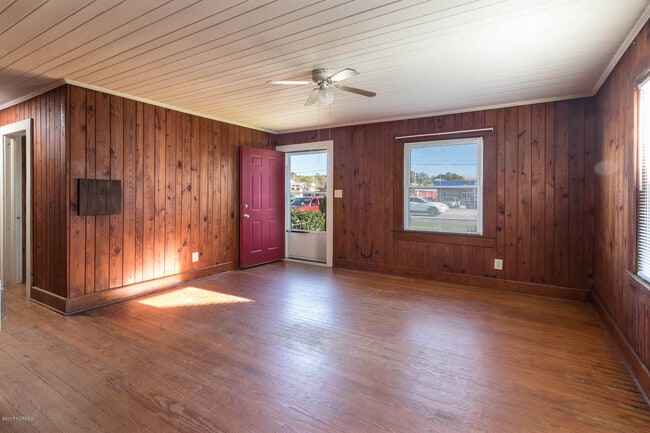 Building Photo - 1639 Live Oak St