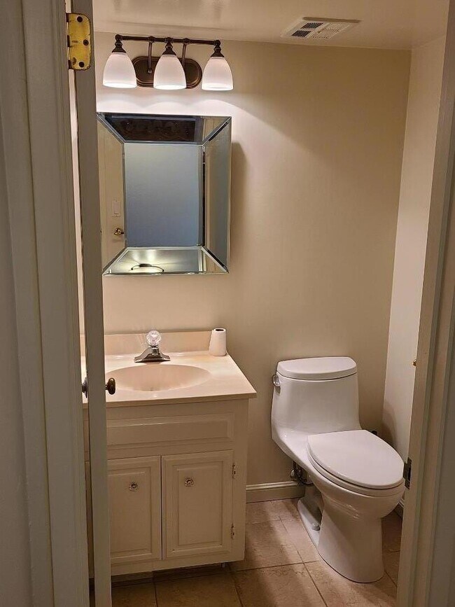 Building Photo - 717 Melissa Ct