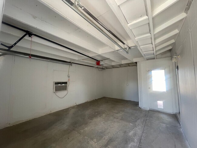Building Photo - 4880 Pancho Villa Dr