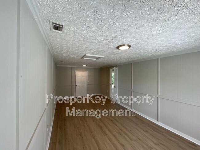 Building Photo - 7613 Suwannee Ct