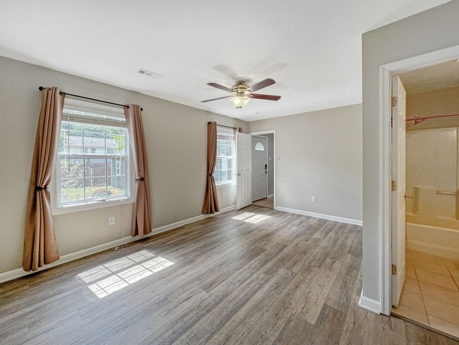 Building Photo - Charming 3 Bed, 2 Bath Home Minutes From B...