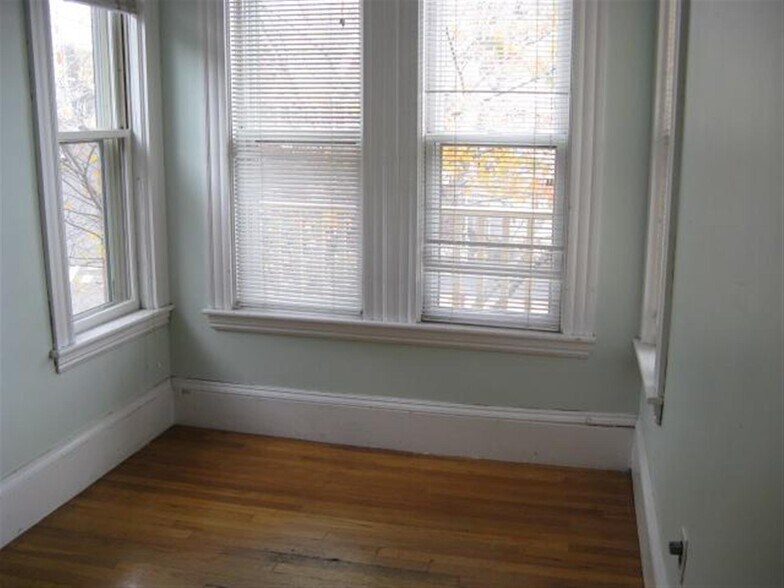 Building Photo - 30 Elm St