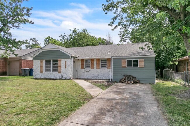 Building Photo - 2116 Andover Ct