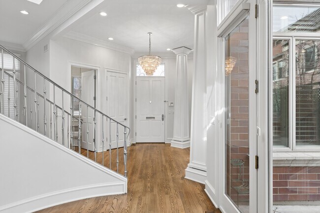 Building Photo - 400 Clayton St