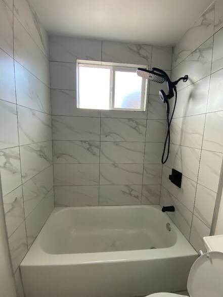 Building Photo - 1515-1515 E 20th St