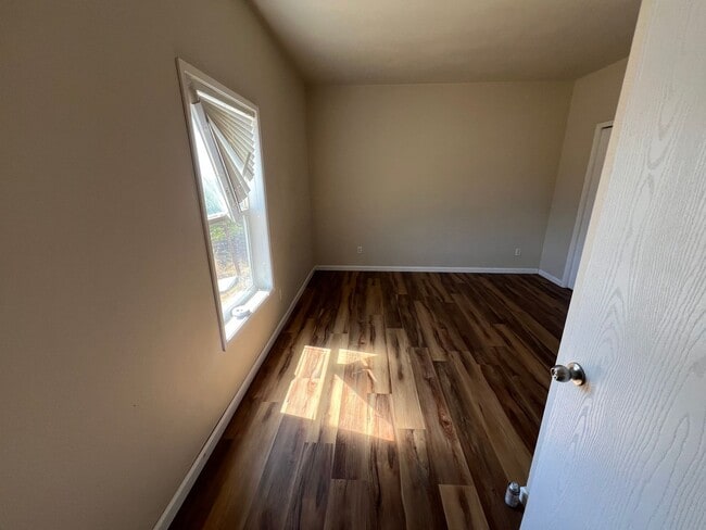 Building Photo - Paradise 2 bedroom 2 bath home on land. Ru...