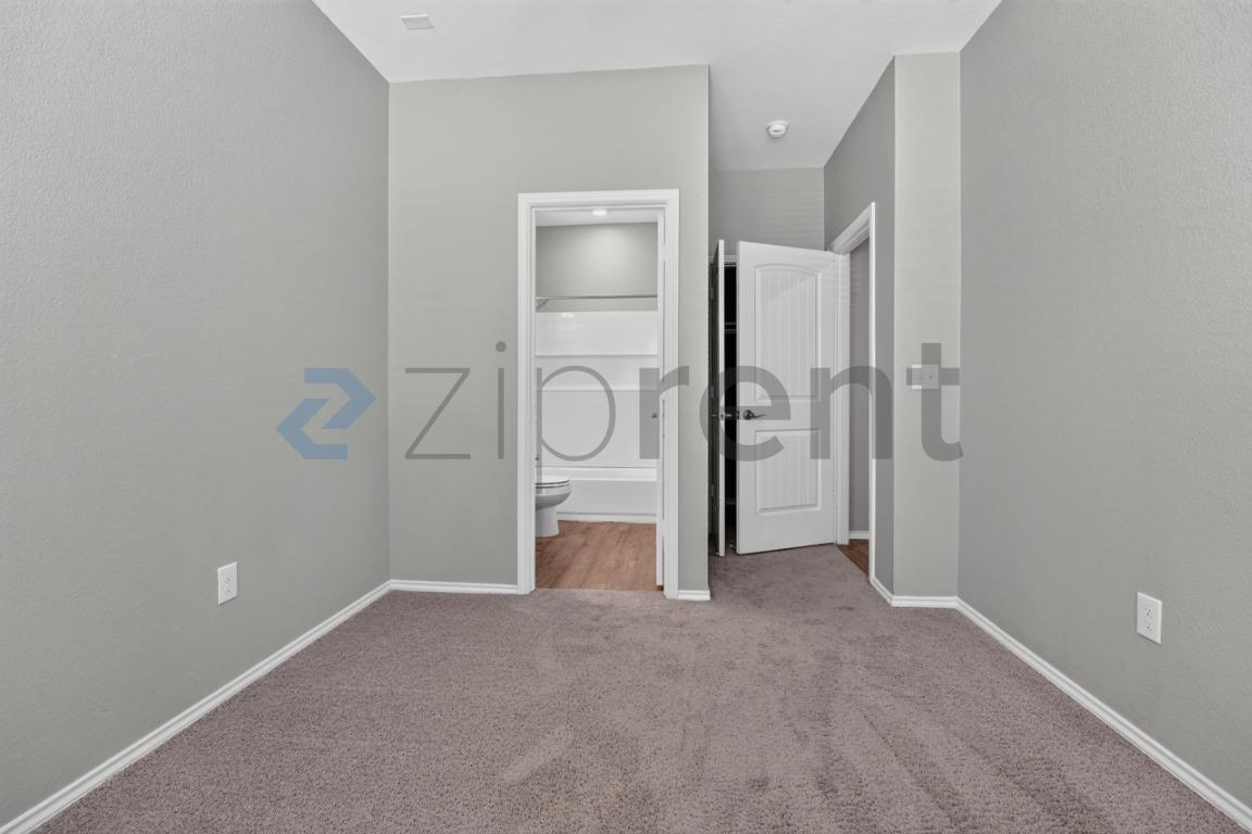 Building Photo - Unit