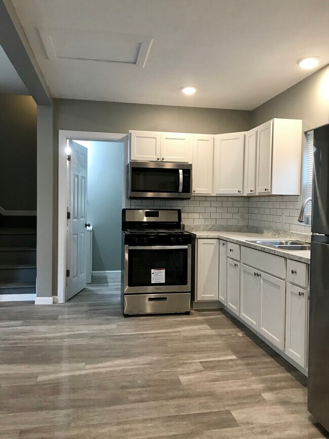 Building Photo - 1246 West Ave