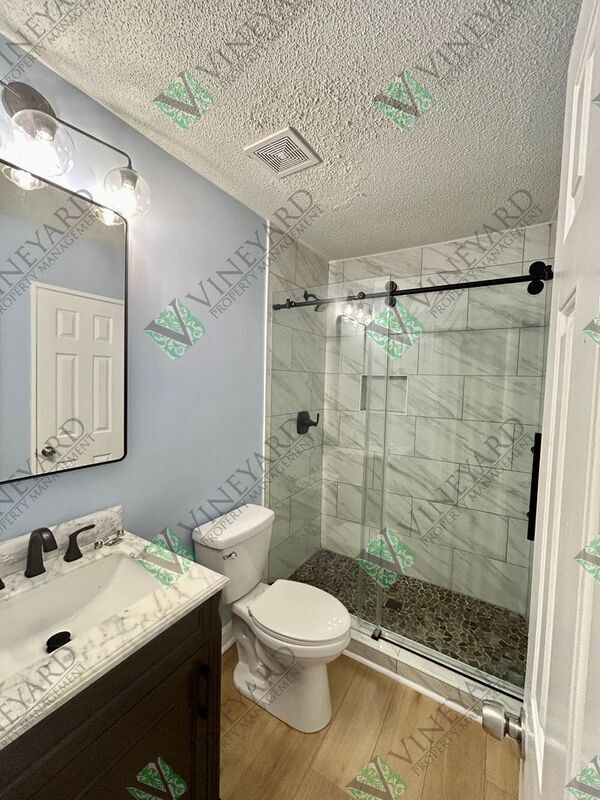 Building Photo - 1014 Falling Water Dr