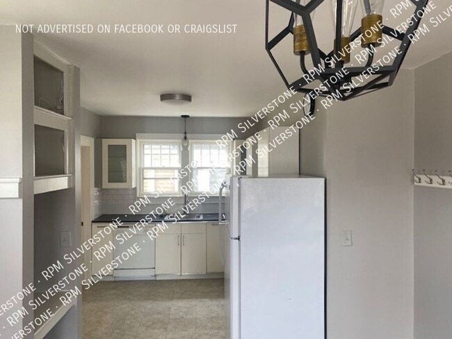 Building Photo - 203 Catalpa Dr