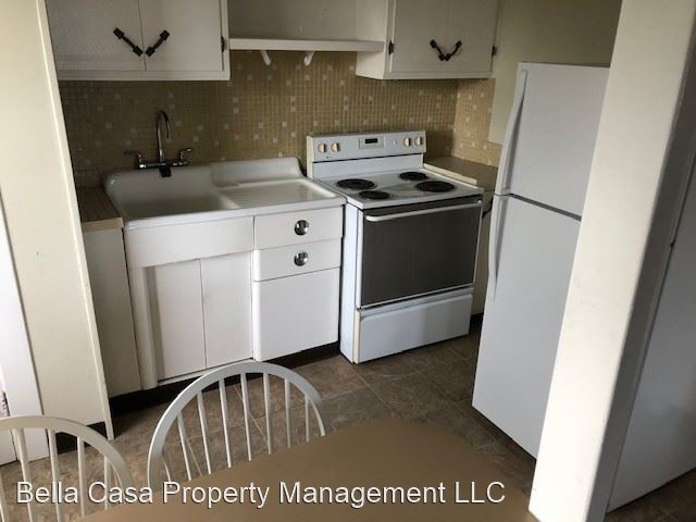 Building Photo - 832 NE Baker St